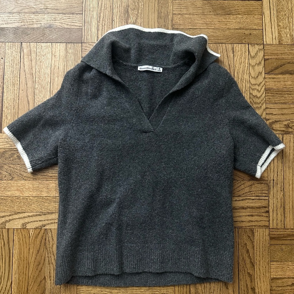 Abercrombie & Fitch Women's Notch-Neck Sweater Tee Grey - Size Medium